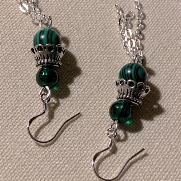Silver plated and beads earrings - Picture 3 of 3